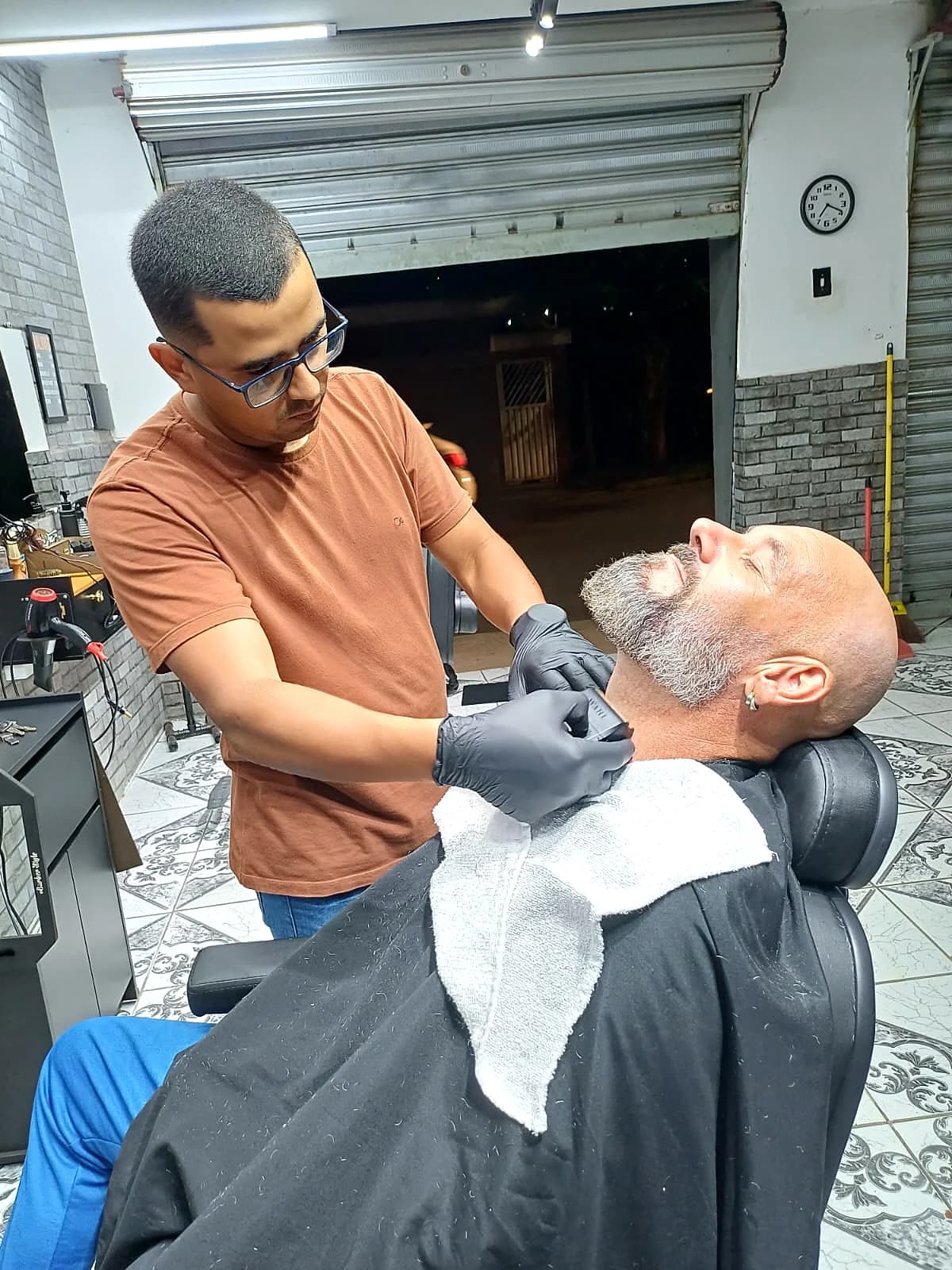 Corte masculino finalizado na Barbearia Tio Sam