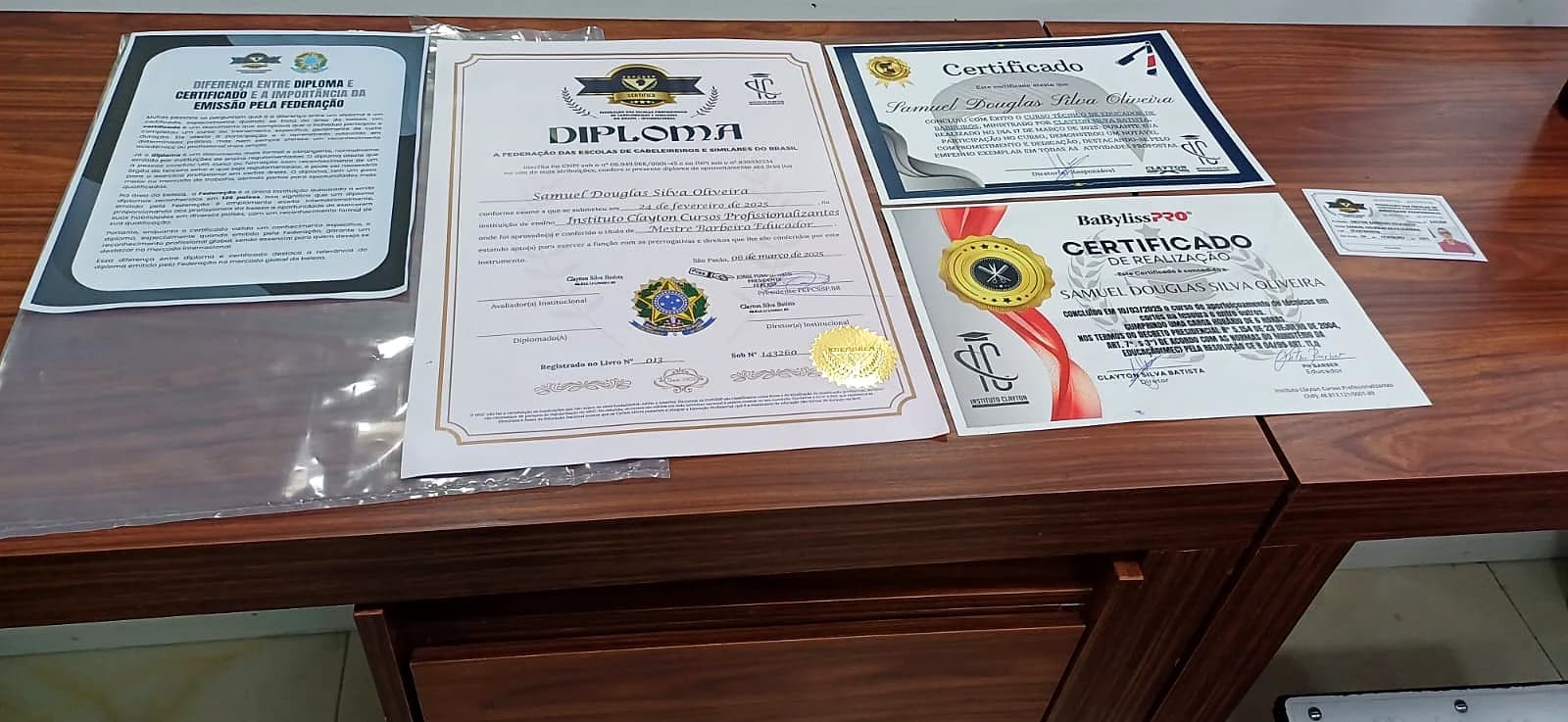 Certificados de cursos profissionais de barbearia
